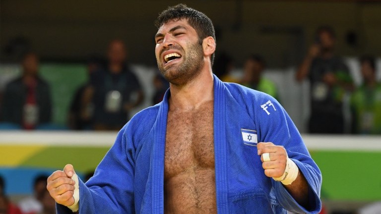 ئه‌و جۆدۆزانه‌ ئیسرائیلییه‌ی له‌ ئۆڵمپیك له‌لایه‌ن ركابه‌ره‌ میسرییه‌كه‌یه‌وه‌ ته‌وقه‌ی له‌گه‌ڵ نه‌كرا به‌ڕه‌سه‌ن كورده‌